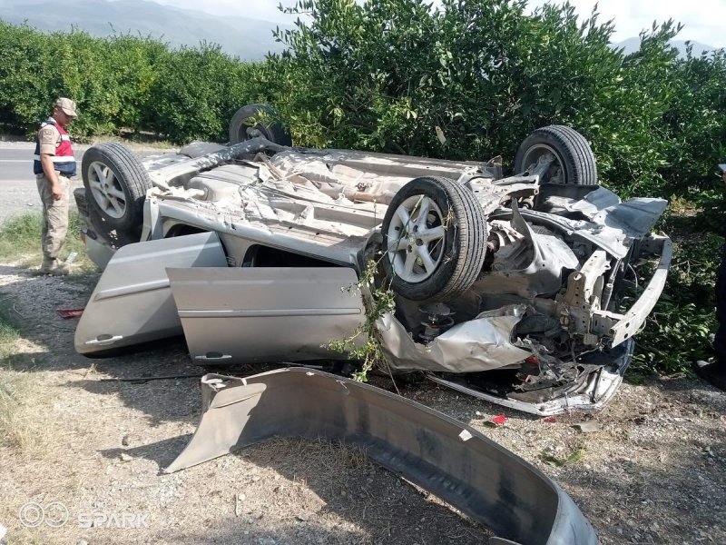 Ters dönen otomobilin sürücüsü yaralandı