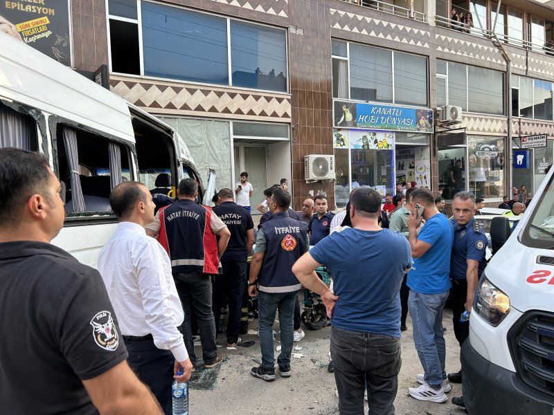 Freni patlayan kepçe 7 aracı biçti: 8 yaralı