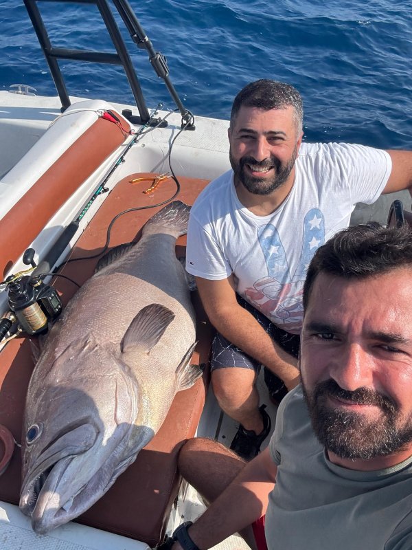 Oltayla tuttuğu 1 buçuk metrelik devasa balığı görünce gözlerine inanamadı