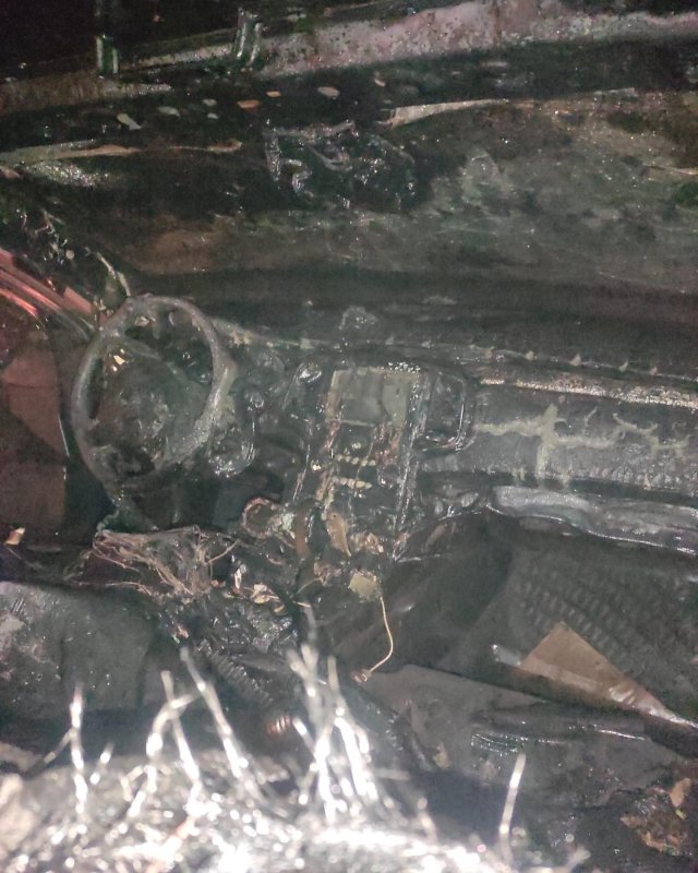 Reyhanlı’da yanan araç kullanılmaz hale geldi