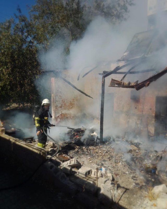 Kırıkhan’da çıkan yangında ev alevlere teslim oldu