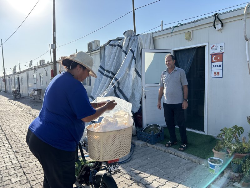 Vefakar depremzede anne, motosikletini iyilik için sürüyor