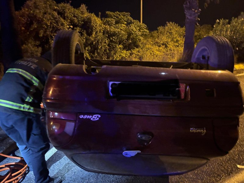 Ters dönen otomobilin sürücüsü yaralandı