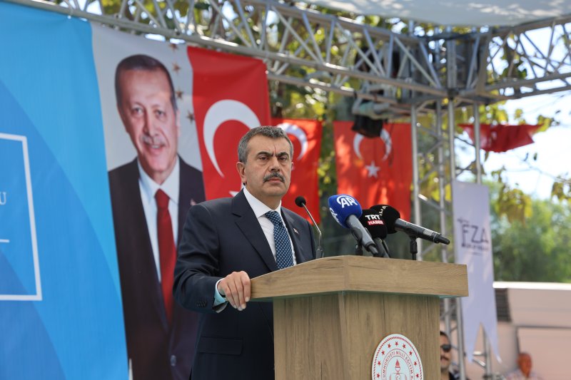 Bakan Tekin, Hatay'da okul açılışı gerçekleştirdi