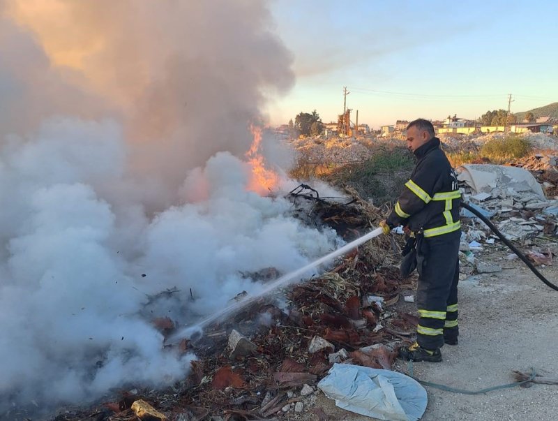 Antakya'da çöp yangını