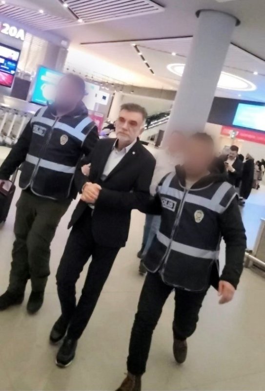 HATAY (İHA) - Depremin vurduğu Hatay'da yüzlerce kişiye mezar olan Rönesans Rezidans ile ilgili davanın 3. duruşma gerçekleştirildi.