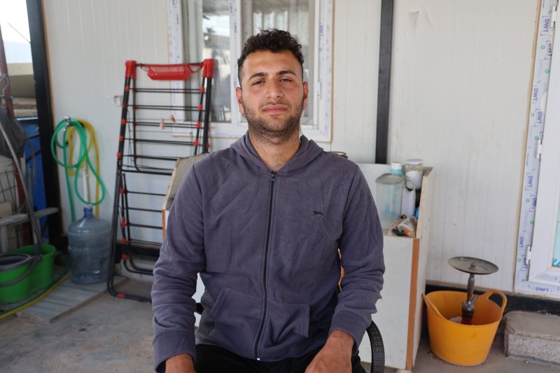 Ensesine yorgun mermi isabet eden 18 yaşındaki genç, 2 santimle ölümden döndü