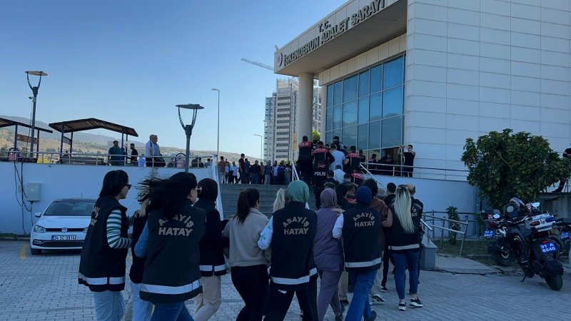 İskenderun Cumhuriyet Başsavcılığının koordinesinde yürütülen soruşturma çerçevesinde Hatay Emniyet Müdürlüğü, "nitelikli dolandırıcılık" ve "resmi belgede sahtecilik" suçlarına yönelik çalışma başlattı.