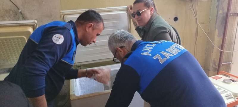 Sağlıksız şartlarda muhafaza edilen 220 kilo et imha edildi