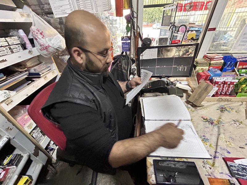 Hatay'da gizemli hayırsever 13 depremzede ailenin borcunu ödeyip kayıplara karıştı