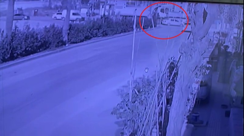 Hatay'da Kamyon, otomobili 50 metre sürükledi O anlar kamerada