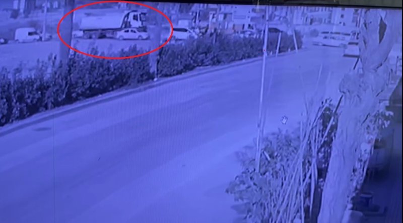 Hatay'da Kamyon, otomobili 50 metre sürükledi O anlar kamerada