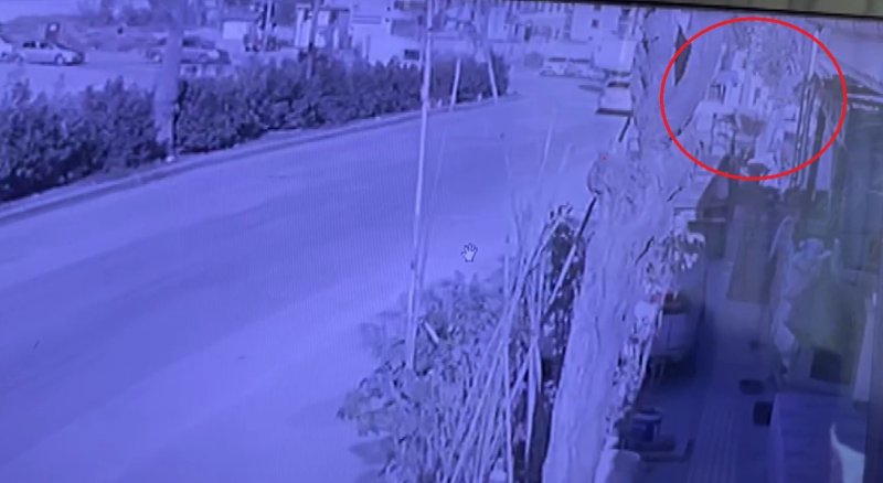 Hatay'da Kamyon, otomobili 50 metre sürükledi O anlar kamerada