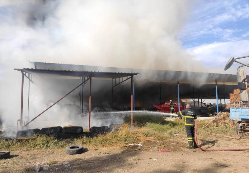 Kumlu’da samanlık yangını