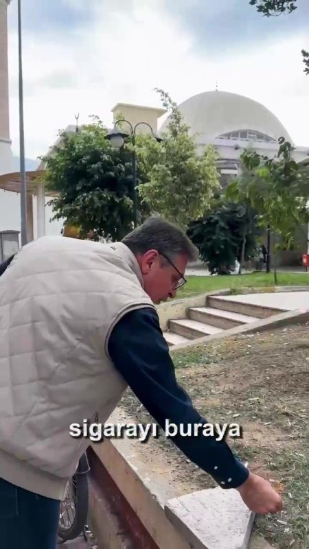 Çöp kovası dururken yerlere atılan izmariti gören başkan cezayı duyurdu