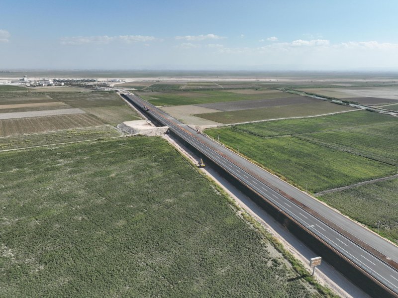 Hatay Valisi Mustafa Masatlı, bir süredir kapalı olan Hatay Havaalanı yolunun açıldığını duyurdu.