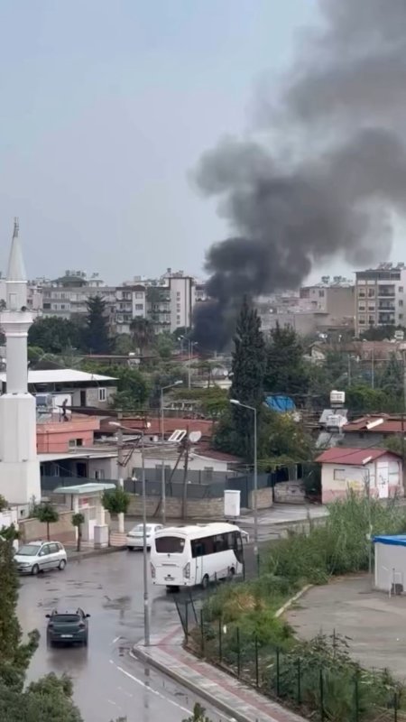 Müstakil ev alevlere teslim oldu