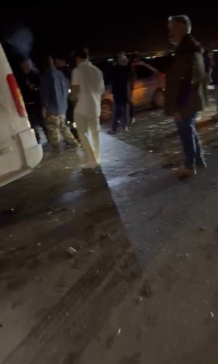 Hatay'da yolcu minibüsü traktöre çarptı: 15 yaralı