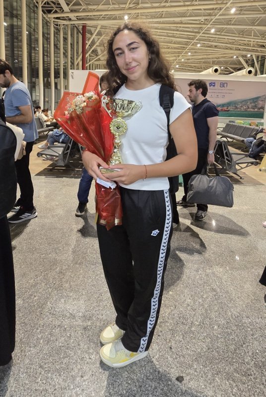 39 km mesafeyi 14 saatte yüzerek Türkiye birincisi oldu