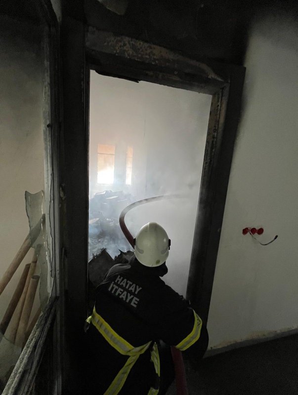 Samandağ’da depo yangını