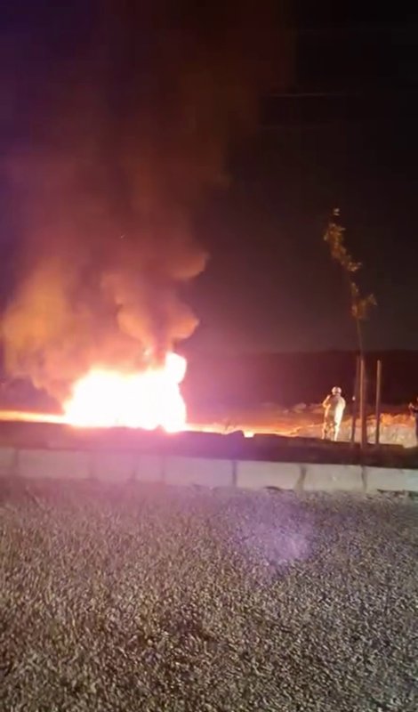 Otomobil alev topuna döndü, o anlar kamerada