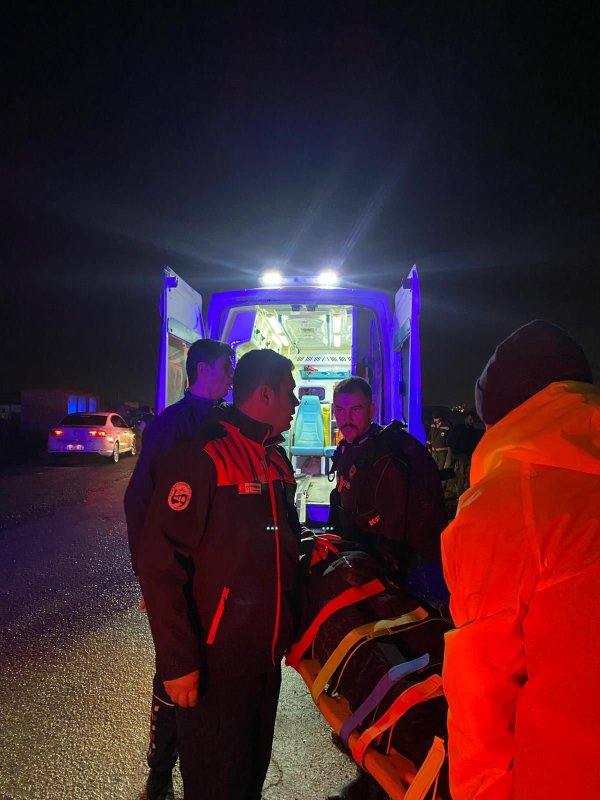 Kaçak göçmen taşıyan otomobil Asi Nehri'ne uçtu: 9 yaralı