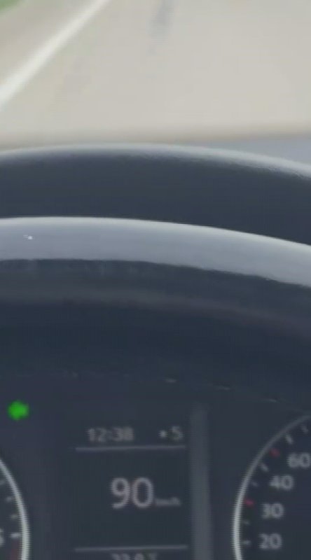 Sol şeritte 100 kilometre hızla ilerleyen hafriyat kamyonu hayrete düşürdü