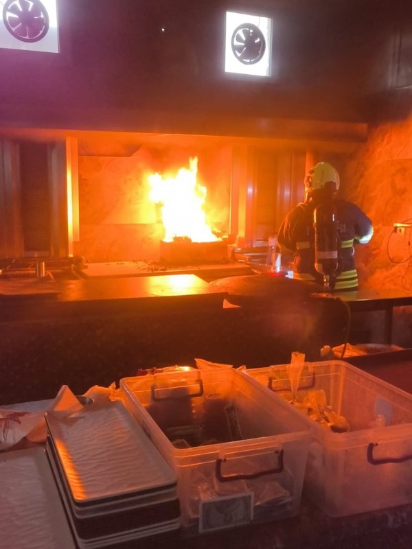 Antakya'da kızartma makinesi alevlere teslim oldu