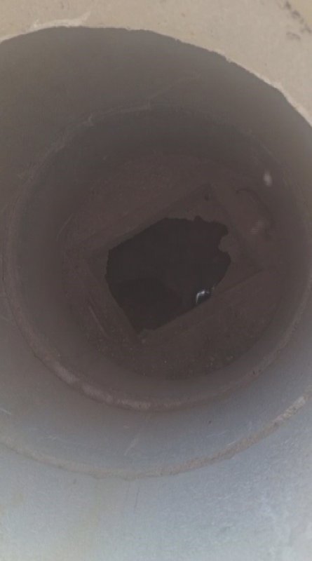 Hatay'da 6 metrelik çukurda mahsur kalan yavru köpeği itfaiye kurtardı (Fotoğraflı) Mehmet İhsan Çakar HATAY (İHA) - Hatay'ın Kırıkhan ilçesinde 6 metre derinliğindeki çukura düşen yavru köpek, itfaiye ekiplerince kurtarıldı. İlçeye bağlı Kurtlusoğuksu Mahallesi'nde bulunan 6 metre derinliğindeki çukurdan gelen yavru köpek sesi üzerine çevredeki vatandaşlar durumu 112 Acil Çağrı Merkezi'ne bildirdi. İhbar üzerine olay yerine Hatay Büyükşehir Belediyesi itfaiye ekipleri sevk edildi. Kısa sürede bölgeye gelen ekipler, yavru köpeği kurtarmak için çalışma başlattı. İtfaiye personeli 6 metre derinliğindeki çukura girerek yavru köpeği kurtardı. Kurtarılan köpek, sahibine teslim edildi.