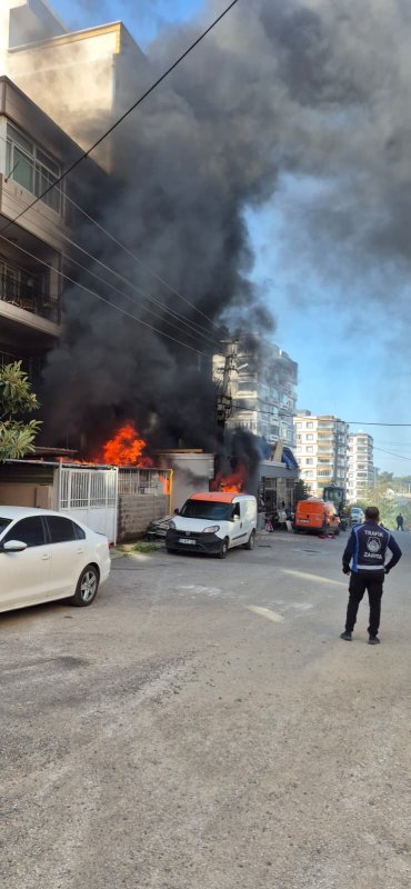 İş yerinde başlayan yangında alevler eve sıçradı