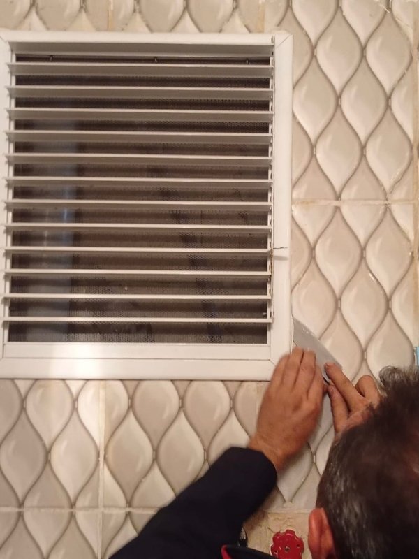 İskenderun’da itfaiye ekiplerinden güvercin kurtarma operasyonu (Fotoğraflı) Ogün Aslan HATAY (İHA) - Hatay’da bina boşluğunda mahsur kalan güvercini itfaiye ekipleri kurtardı. İskenderun ilçesinin Modernevler Mahallesi’nde bulunan bir binanın havalandırma boşluğuna düşen güvercini fark eden vatandaşlar durumu itfaiye ekiplerine bildirdi. İhbar üzerine bölgeye giden itfaiye ekipleri, güvercini kurtarmak için çalışma başlattı. Güvercin, itfaiye ekipleri tarafından kurtarılarak doğaya bırakıldı.