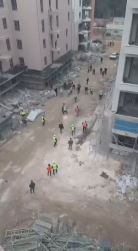 Ortalığın savaş alanına döndüğü kavga polisin havaya ateş açmasıyla son buldu