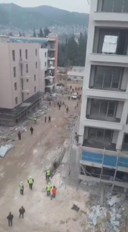 Ortalığın savaş alanına döndüğü kavga polisin havaya ateş açmasıyla son buldu