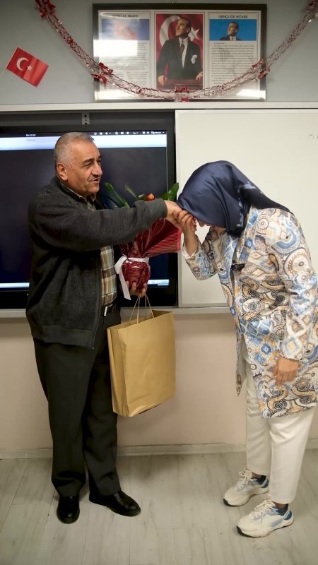 Mezun olduğu okula atanan öğretmenden duygulandıran vefa