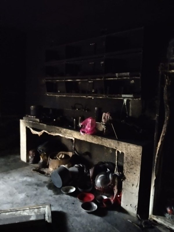 Buzdolabının kablosundan çıkan yangında anne ve oğul pencereden atlayarak canını kurtardı