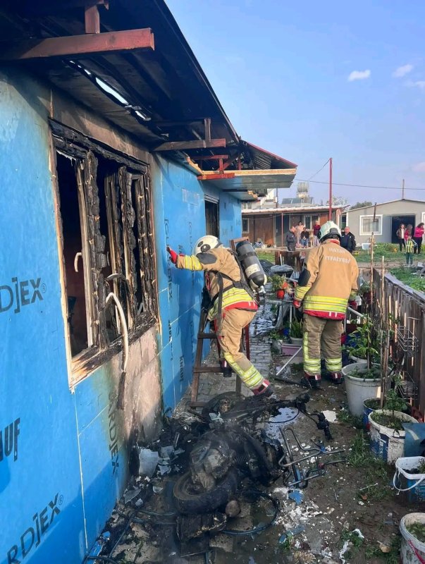 Antakya'da müstakil ev yandı
