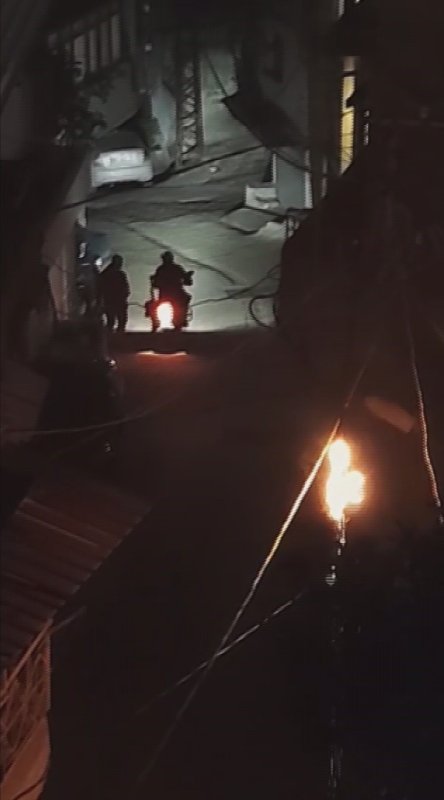  Elektrik kablolarında yaşanan patlama geceyi gündüze çevirdi