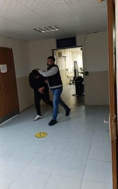 Antakya’da uyuşturucu madde suçundan aranan 2 şahıs yakalandı