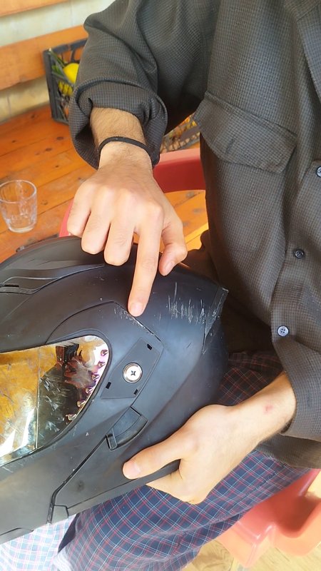 Kaskla yaşama tutunan motosikletli genç: "Polisler doğru söylüyormuş"