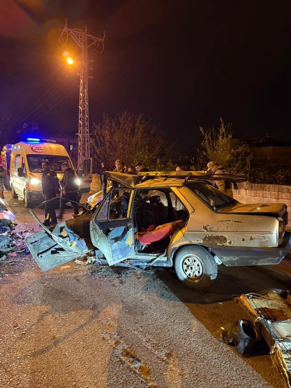 TOFAŞ’ın hurdaya döndüğü kazada 2 kişi yaralandı