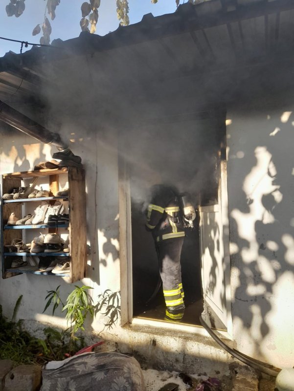 Erzin’de müstakil ev yandı