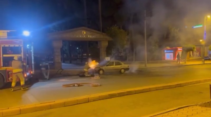 Hatay'da seyir halindeki otomobil alevlere teslim oldu
