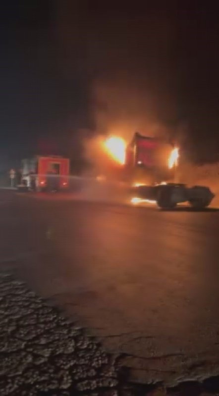 Hatay'da alevlere teslim olan tır kullanılamaz hale geldi