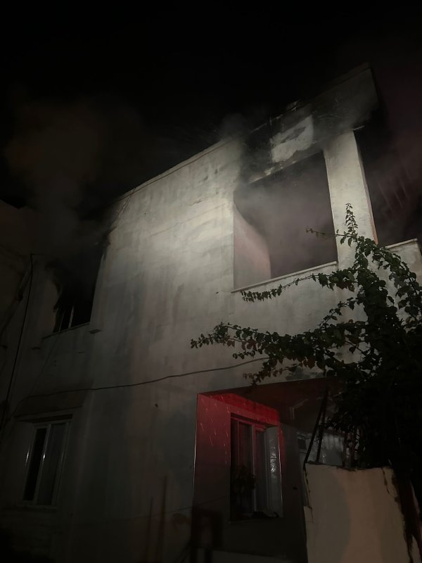 Hatay'da müstakil ev alevlere teslim oldu