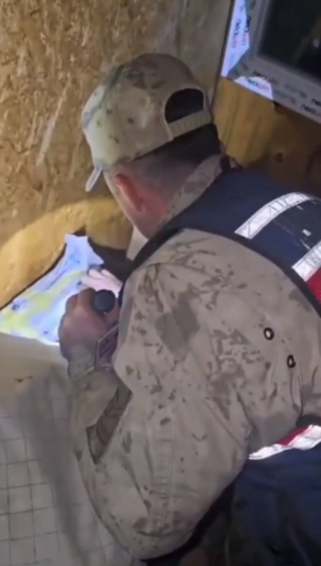 Evdeki eşyaların içinden uyuşturucu çıktı