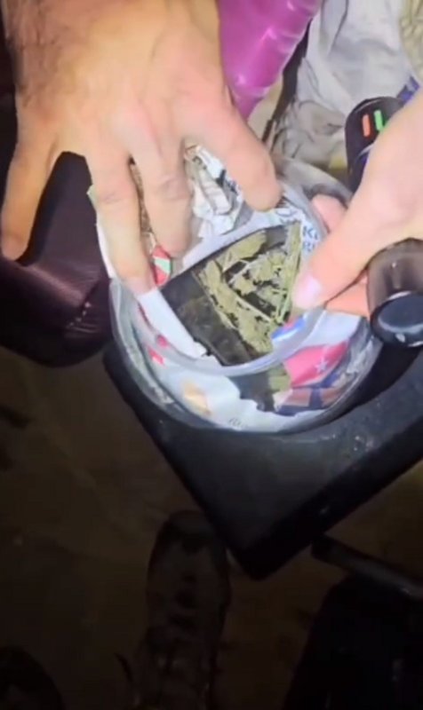 Evdeki eşyaların içinden uyuşturucu çıktı