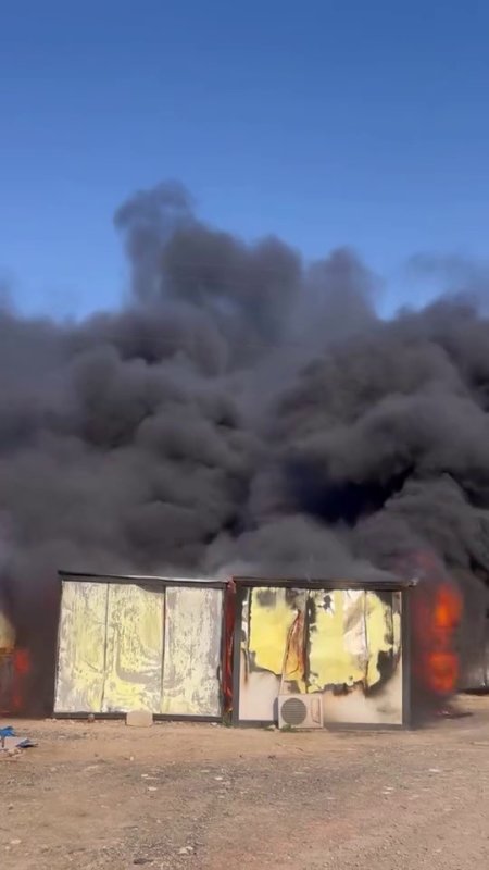 İşçilerin kaldığı konteyner yatakhane alevlere teslim oldu