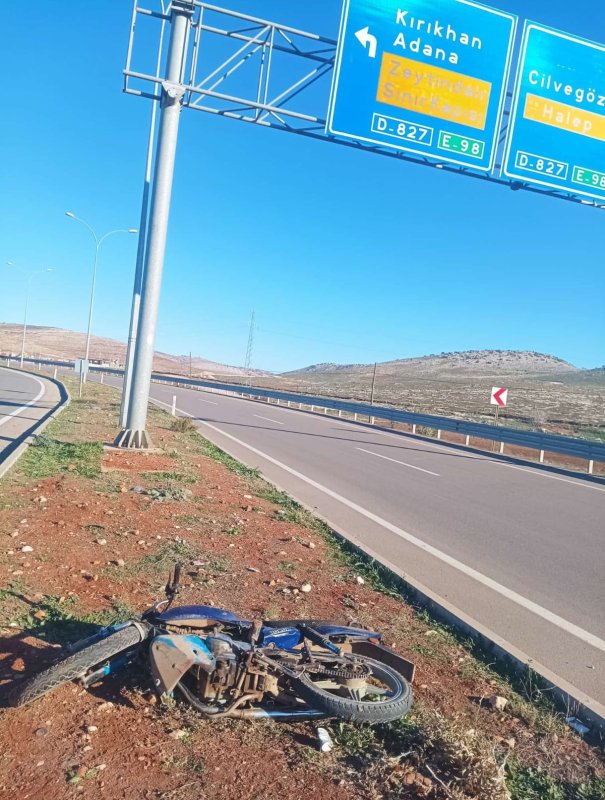 Hatay'da refüje çarpan motosikletteki 2 çocuk hayatını kaybetti