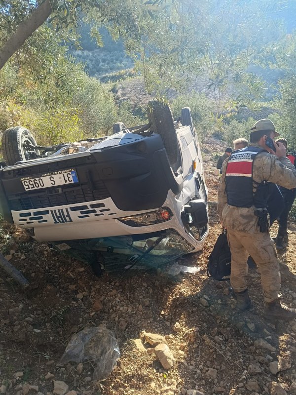 Öğrenci servisi zeytinliğe uçtu: 5 yaralı