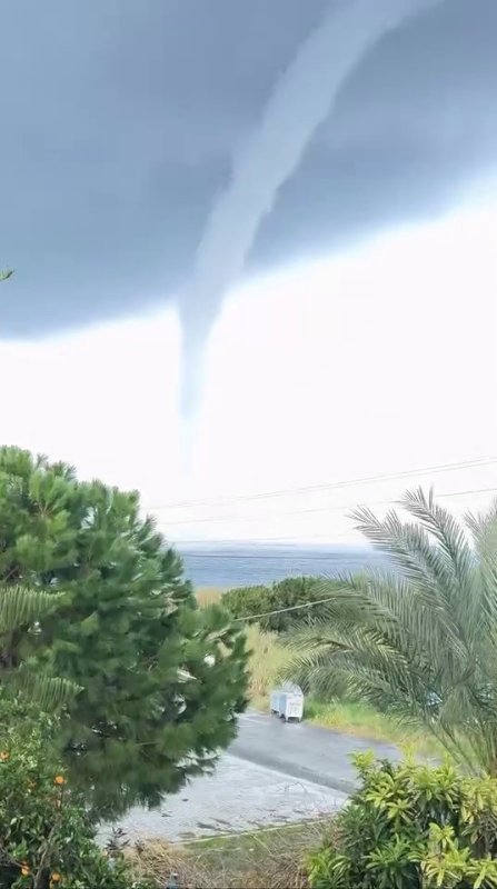 Hatay'da denizde hortum oluştu